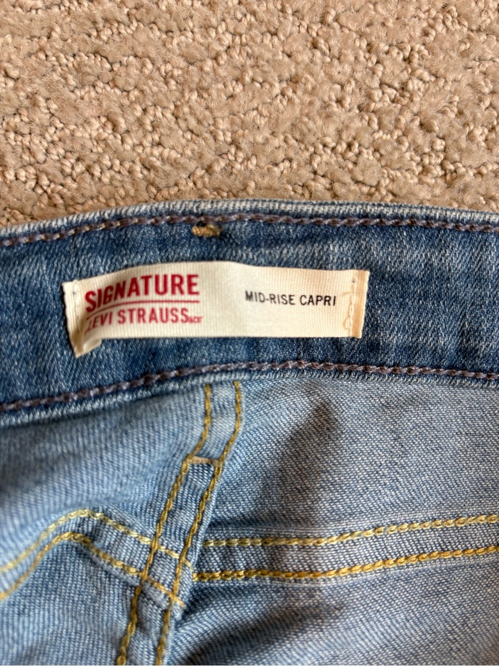 Signature by Levi Strauss Light Blue Cropped Jeans - Picture 3 of 8